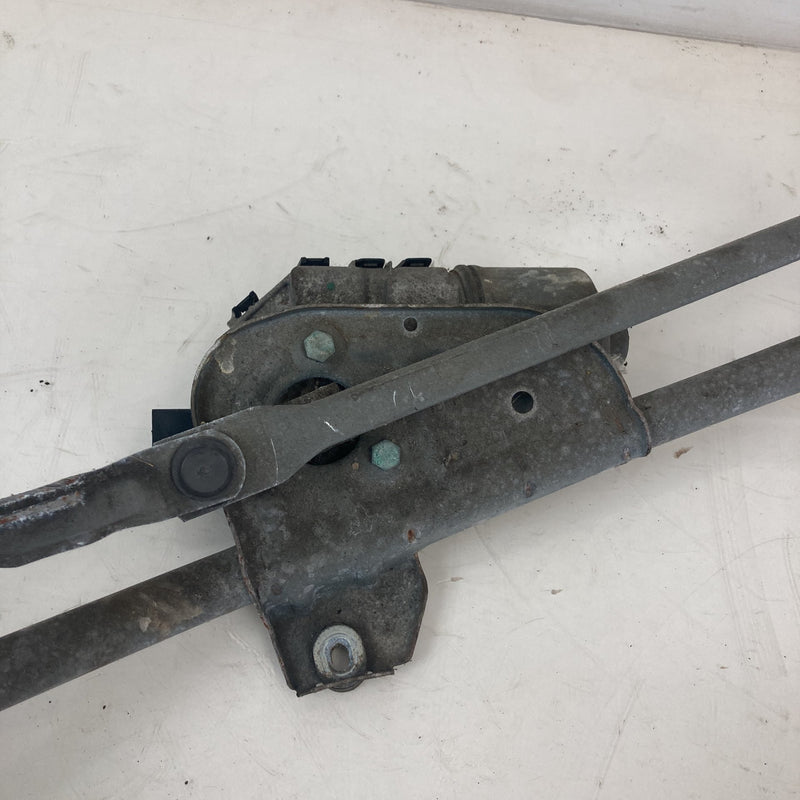 2001-2005 Volkswagen Passat Windshield Wiper Linkage Motor OEM #5520M