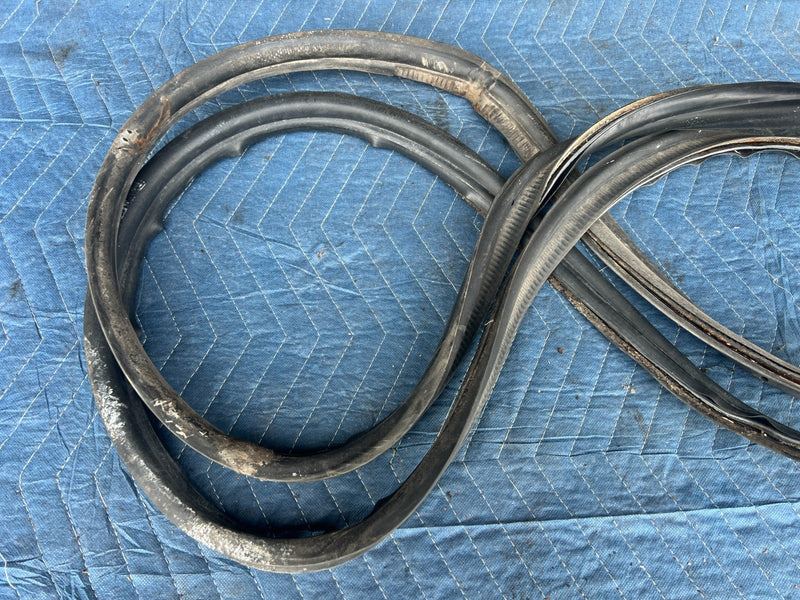 1992-1995 Volvo 940 740 Wagon Only Rear Hatch Seal Weather Gasket OEM #3210EM