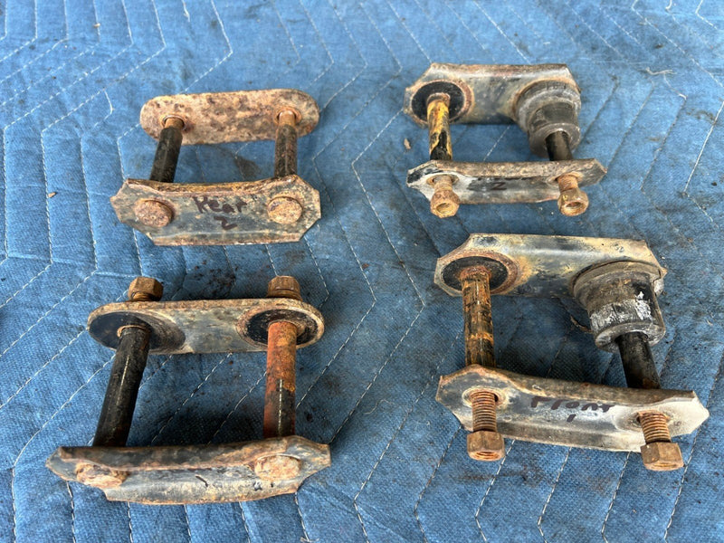 1985-1988 Suzuki Samurai SJ413 Leaf Spring Shackles Front Rear 41461-77300 OEM