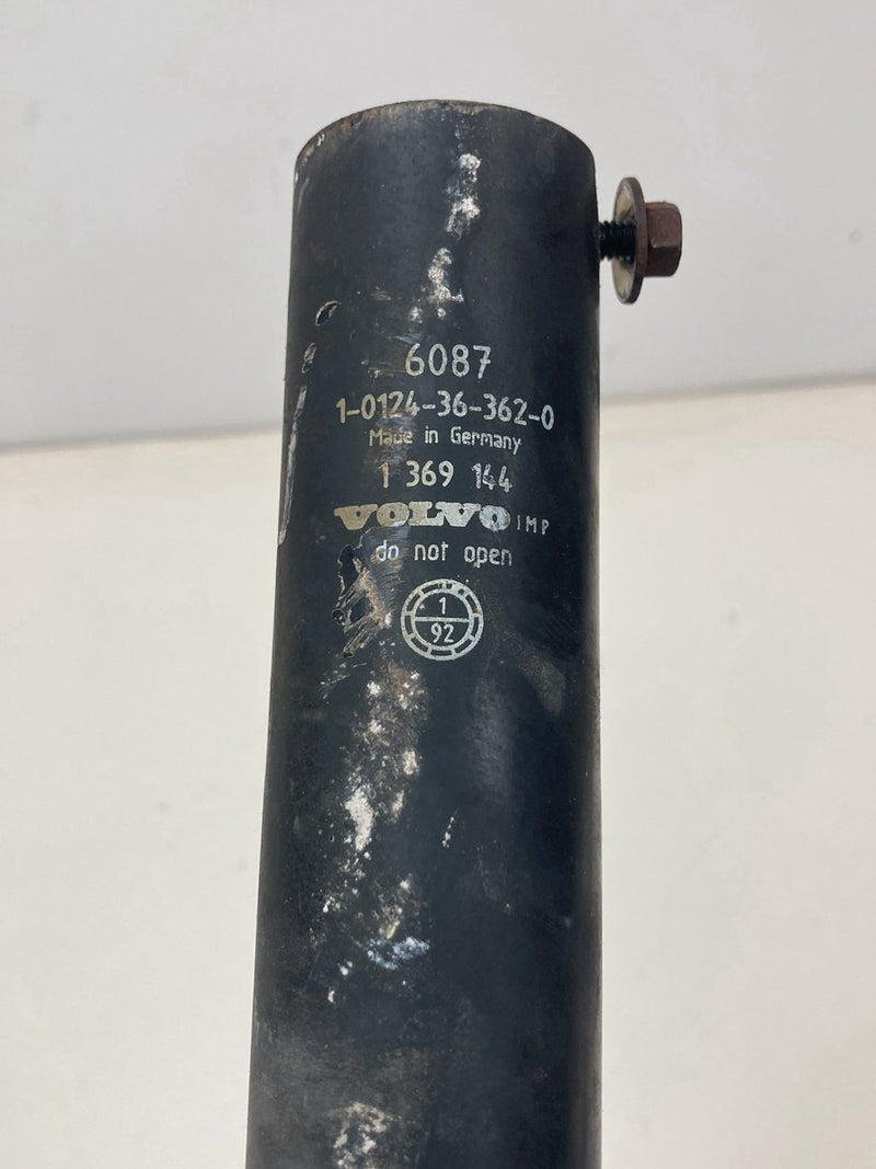 1992 Volvo 940 944 - Bumper Shocks Front PN: 1369144 1369142