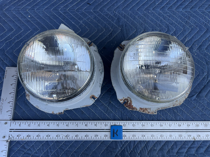 1973 Volvo 140 142 - Headlight Set PN: 686437
