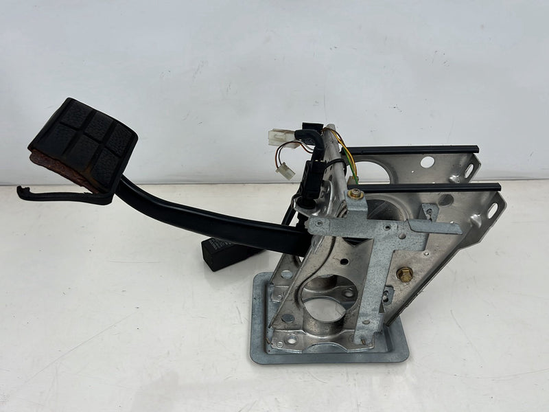 1990-1992 Volvo 740 745 940 Brake Pedal Lever Assembly 1362887 OEM #5891EM