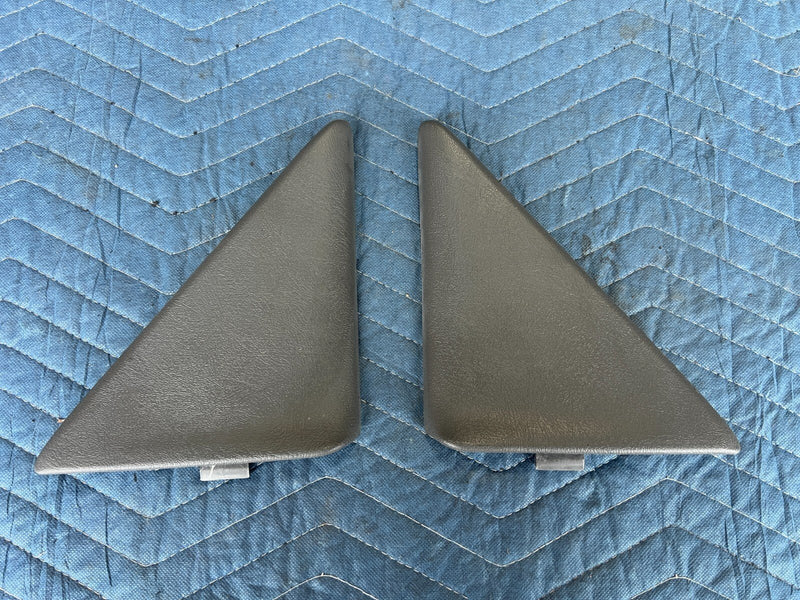 1999-2007 Chevy Silverado Right & Left Mirror Mount Corner Trim OEM #1550CN