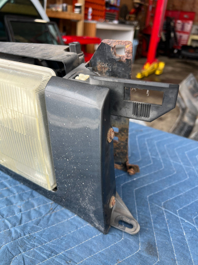 1989-1995 Volvo 740 940 Front Passenger Right Headlight Assembly Gray OE #3808EM