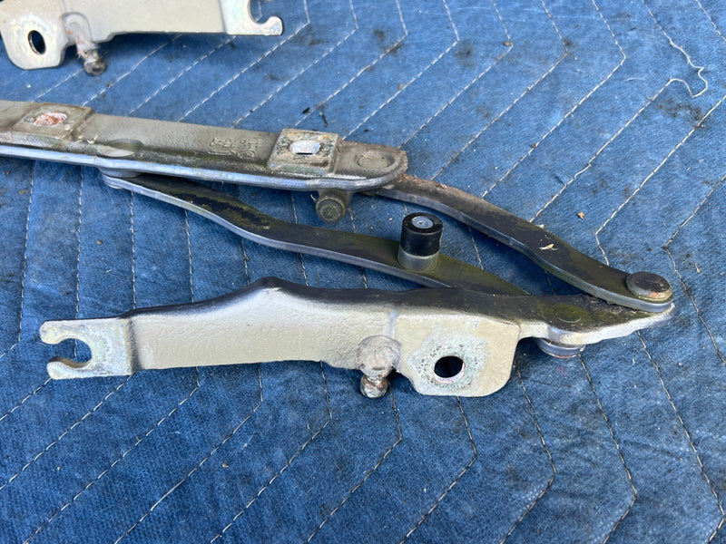 2000-2005 BMW 330xi 325xi E46 Left & Right Hood Hinge Pair Bonnet OEM #4783EM