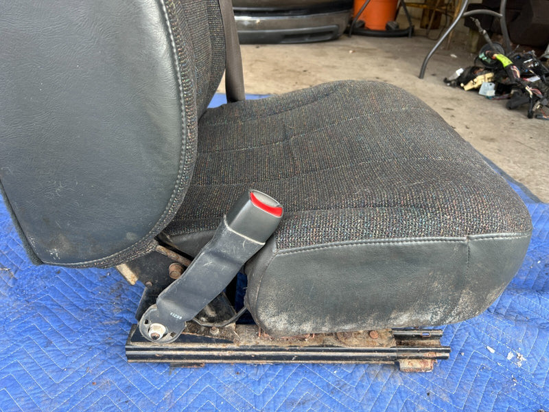 1999-2002 Chevy Silverado GM Driver Left Front Seat Bucket Seatbelt OEM #1853CN