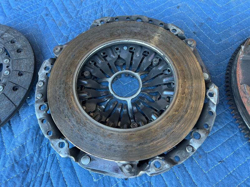 2000-2005 BMW 330xi 325xi E46 Flywheel & Clutch Assembly Manual Trans OE #4839EM