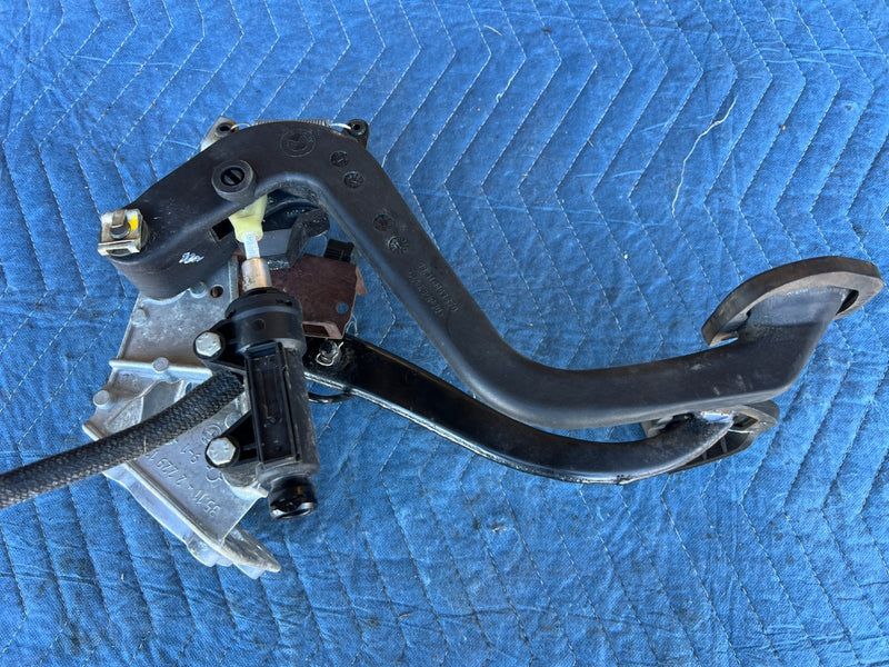 2000-2005 BMW 330xi 325xi E46 Clutch & Brake Pedal Box Manual Trans OEM #4819EM