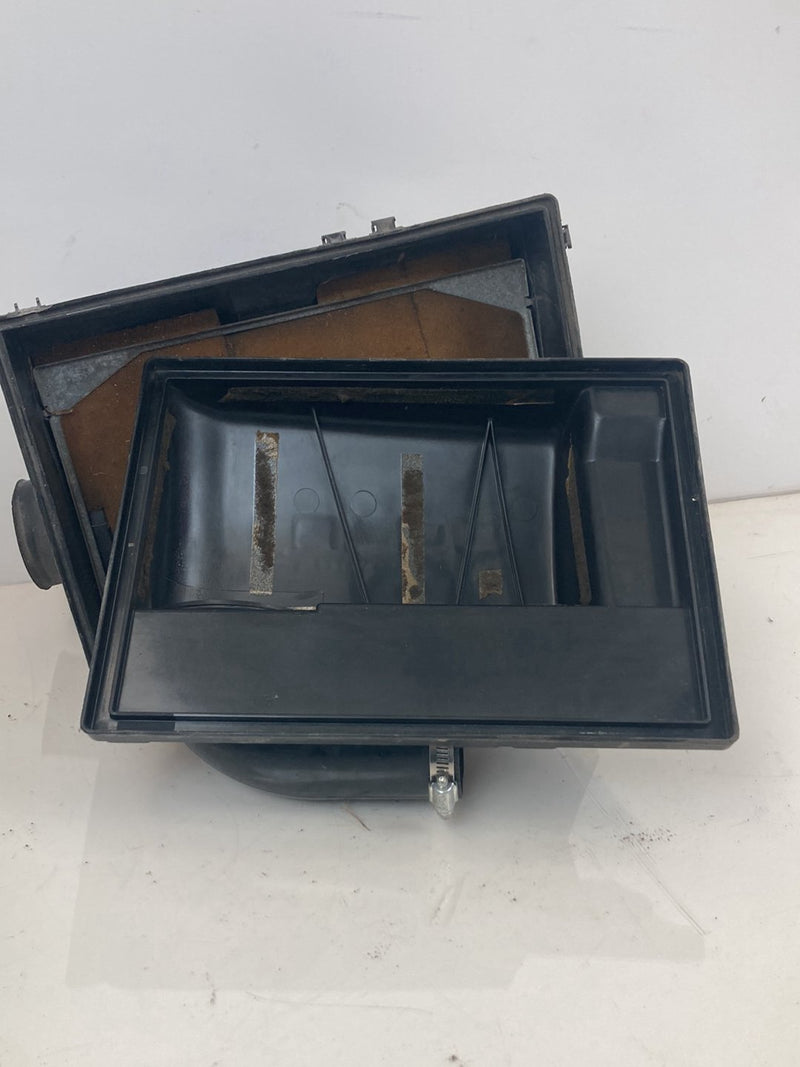 1992 Volvo 940 944 - Air Filter Box PN: 3531829