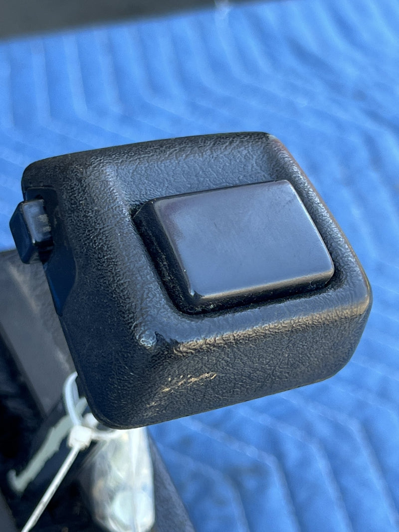 1988 Volvo 240 245 - Automatic Shifter Assembly