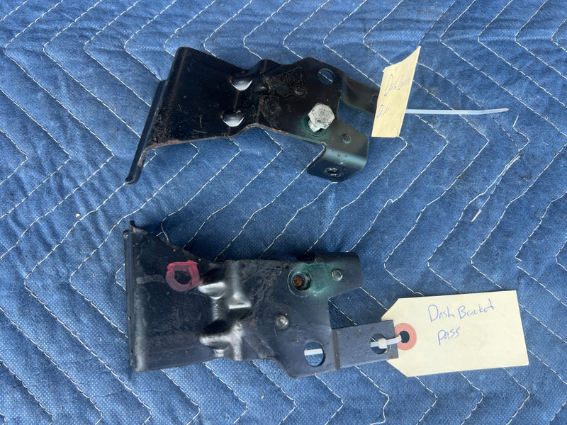 1967-1974 Volvo 140 142 144 145 Front Right & Left Dash Bracket Mount OE #4919EM
