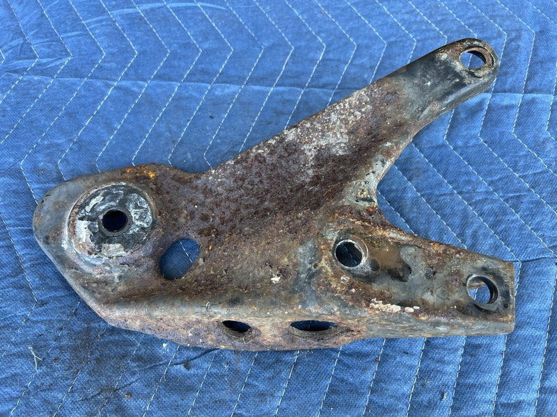 1998-2003 Jaguar XJR XJ8 X308 L & R Rear  Subframe To Body Mount Pair OEM #4696E