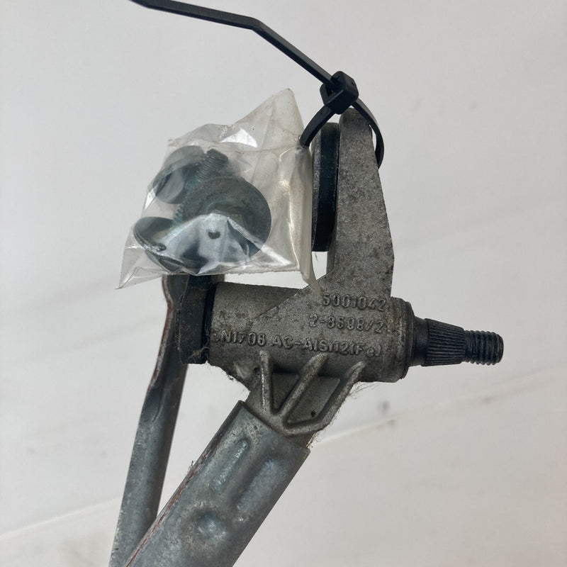 2001-2005 Volkswagen Passat Windshield Wiper Linkage Motor OEM #5520M
