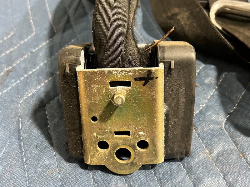 1983-1985 Porsche 944 Front Driver Left LH Seat Belt Retractor OEM #2487EM