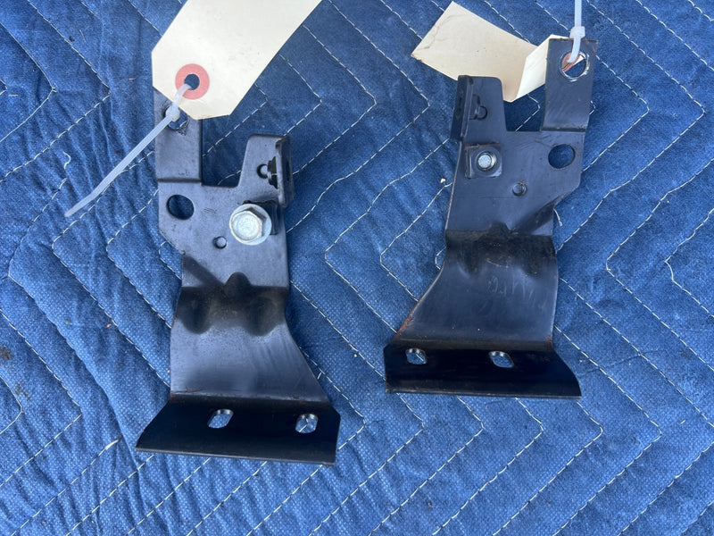 1967-1974 Volvo 140 142 144 145 Front Right & Left Dash Bracket Mount OE #4919EM