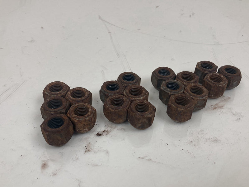 1992 Volvo 940 944 - Lug Nuts