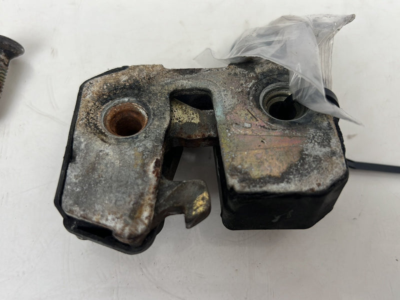 1990-1992 Volvo 740 745 940 Wagon Door Latch Catch Assembly Set of 4 OEM #5969EM