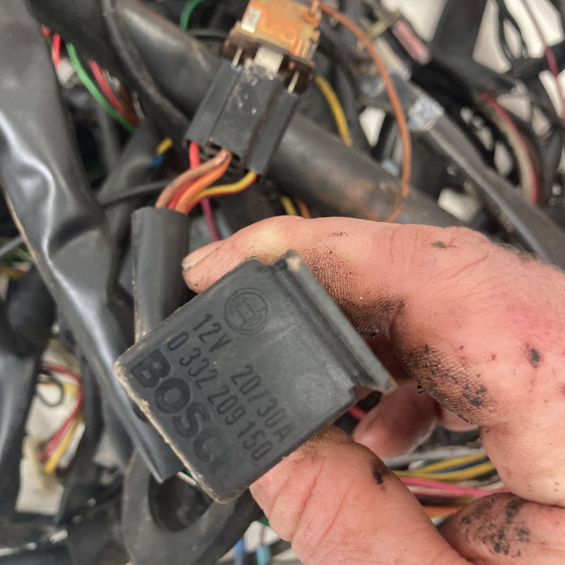 1981-1985 Volvo 240 245 Body Wiring Harness Relays Fuse OEM