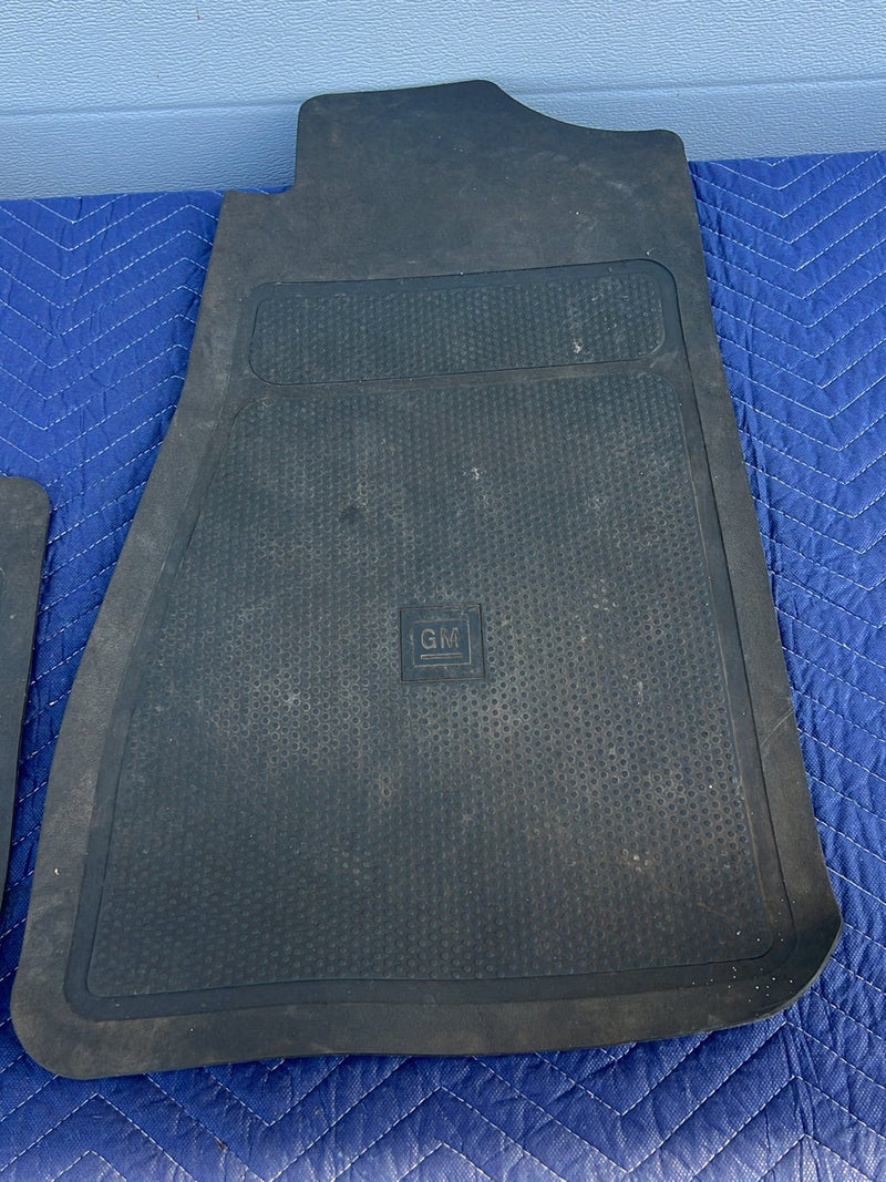 Chevrolet Silverado - Floor Mat Set PN: 92115707007 92115707008