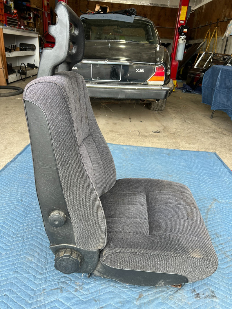 1986-1993 Volvo 240 244 Front Passenger Right Seat Gray Cloth *NICE* OE #4405EM