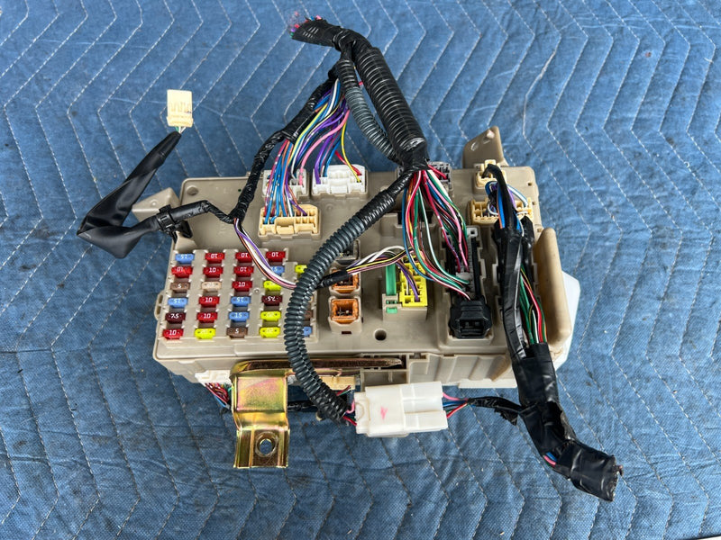 2002-2006  Toyota Camry Interior Cabin Fuse Junction Box  82730-33030 OEM #114DU