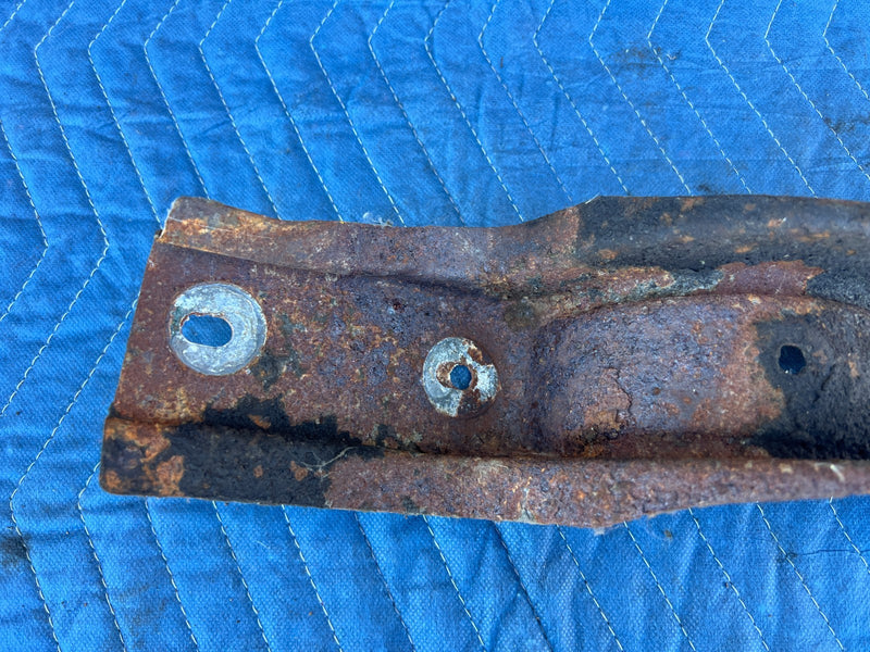 1986-1993 Volvo 240 244 Sedan Center Carrier Driveshaft Bracket Brace OE #4283EM