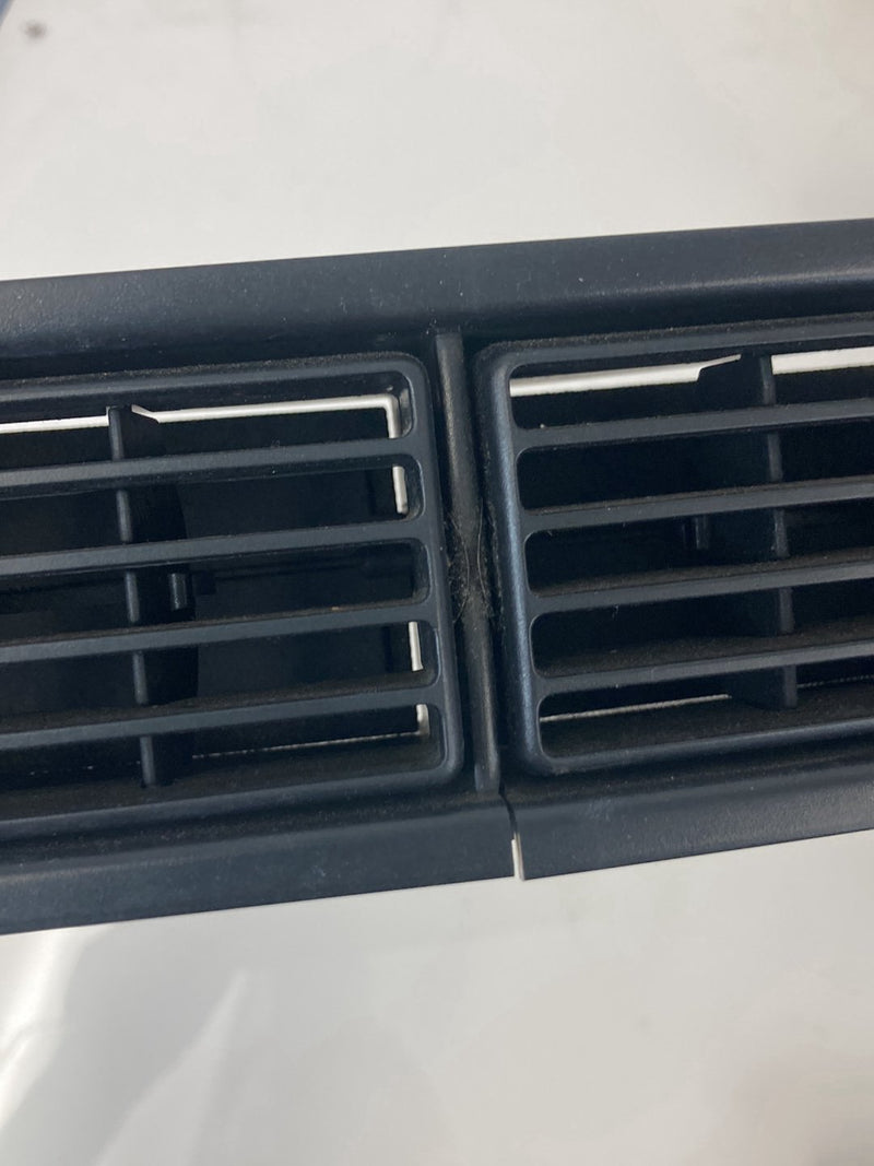 1992 Volvo 940 944 - Dash Vent PN: 9407692 9407691