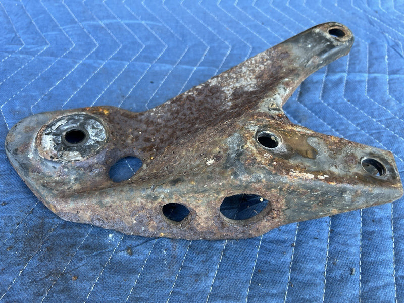 1998-2003 Jaguar XJR XJ8 X308 L & R Rear  Subframe To Body Mount Pair OEM #4696E