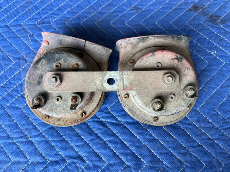 1983-1985 Porsche 944 Mixo Type TR129 High & Low Pitch Horn Pair OEM #1836EM
