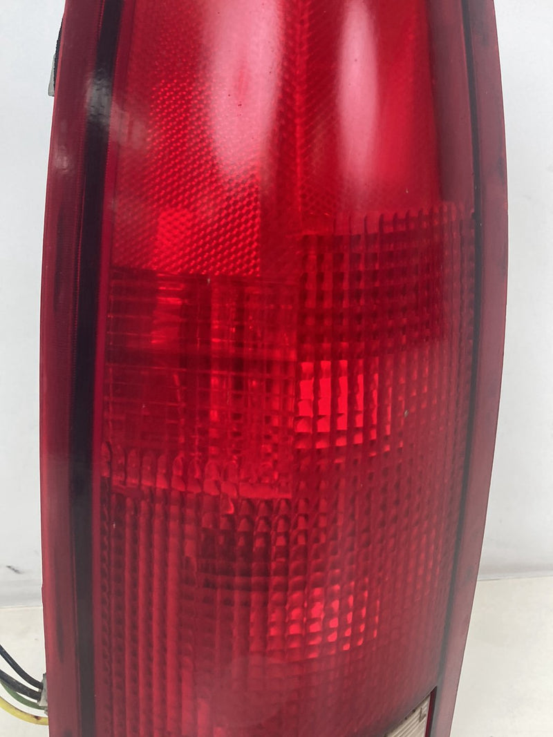 1995-1998 Chevrolet Silverado 2500 GMT400 Tail Light Right 16511565 OEM