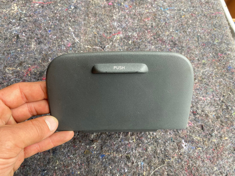 98-00 Volvo V70R V70 S70 Center Lower Dash Ash Tray Cubby 9158406 OEM #1613E