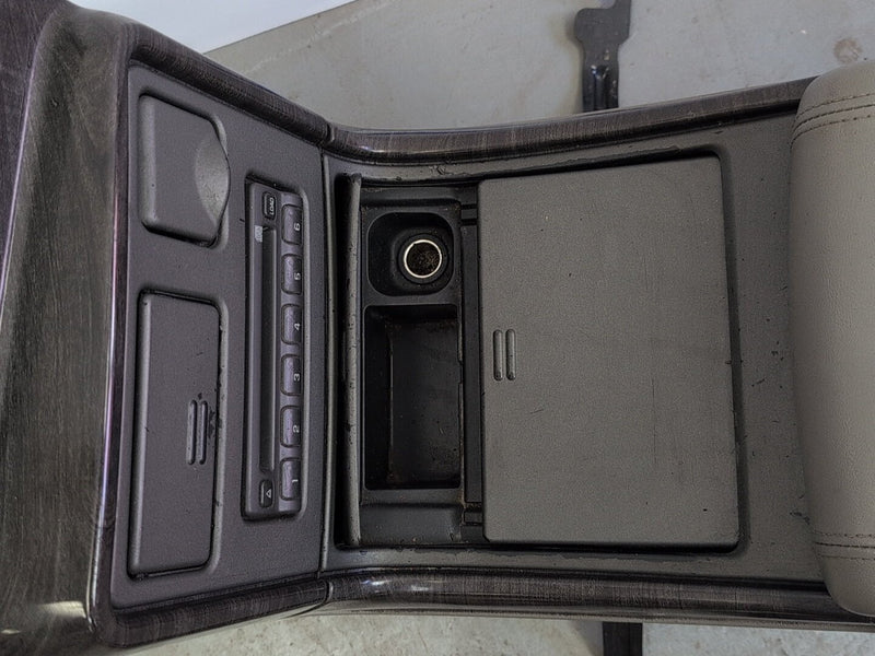 2003-2006 GMC Yukon Denali Center Console Assembly Woodgrain OEM Lid Mounts