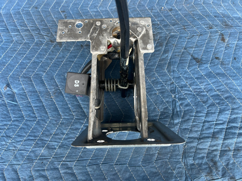 1992-1995 Volvo 940 740 Brake Pedal Assembly w/ Bracket & Switch OEM #3205EM