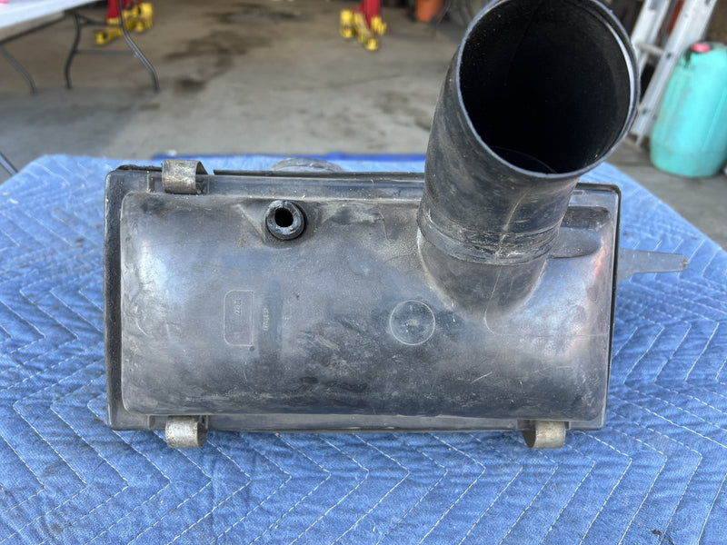 Volvo 240 - Air Filter Box PN: 463503