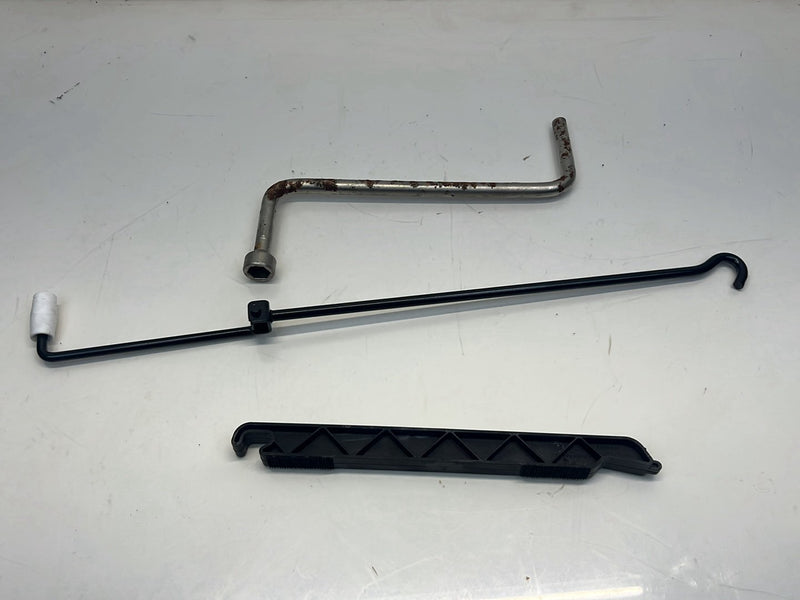 2006 BMW X5 E53 - Tool Kit PN: 7009683