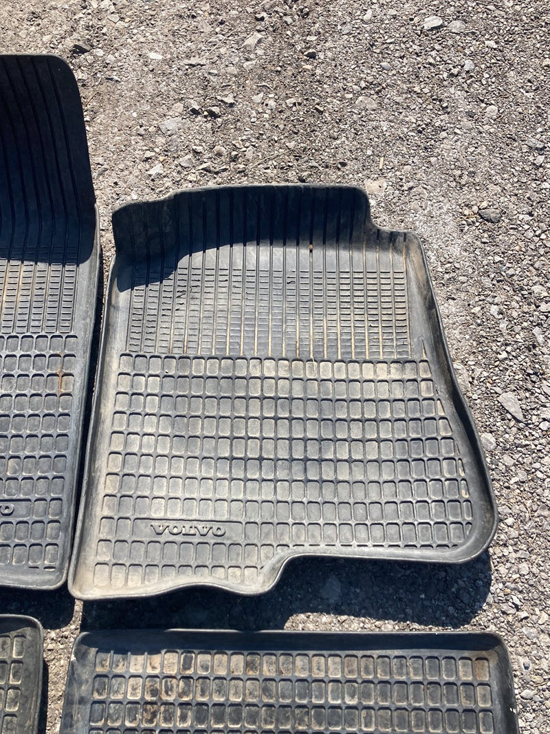 1980 Volvo 244 - Floor Mat Set