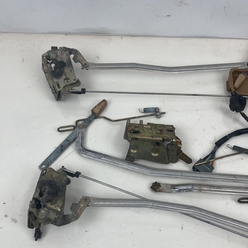 1986-1993 Volvo 240 244 Door Handle Linkage Latch Assembly 4 68254 OEM #4882M