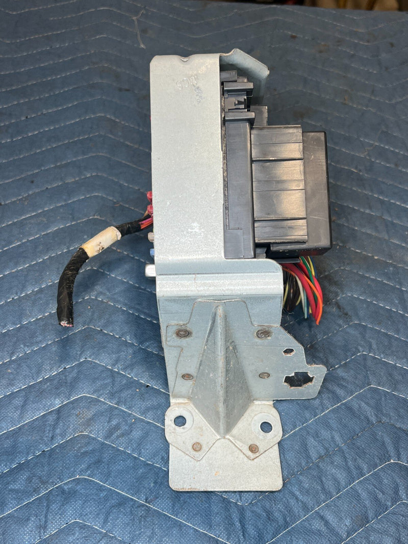 1999-2007 Chevy Silverado Dash Fuse Relay Junction Box Cluster OEM #1526CN
