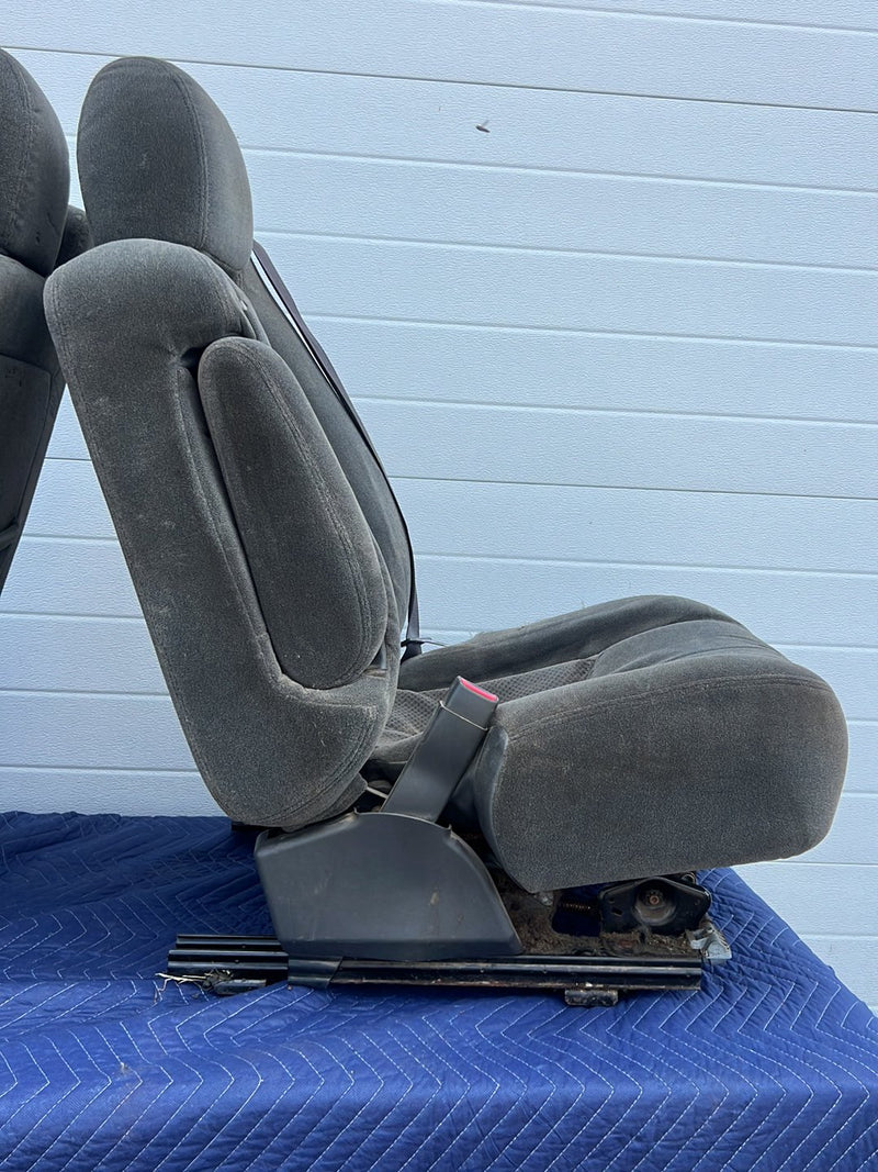 1999-2002 Chevrolet Silverado Tahoe Sierra Front Seat Pair Gray Cloth OE #5494EM