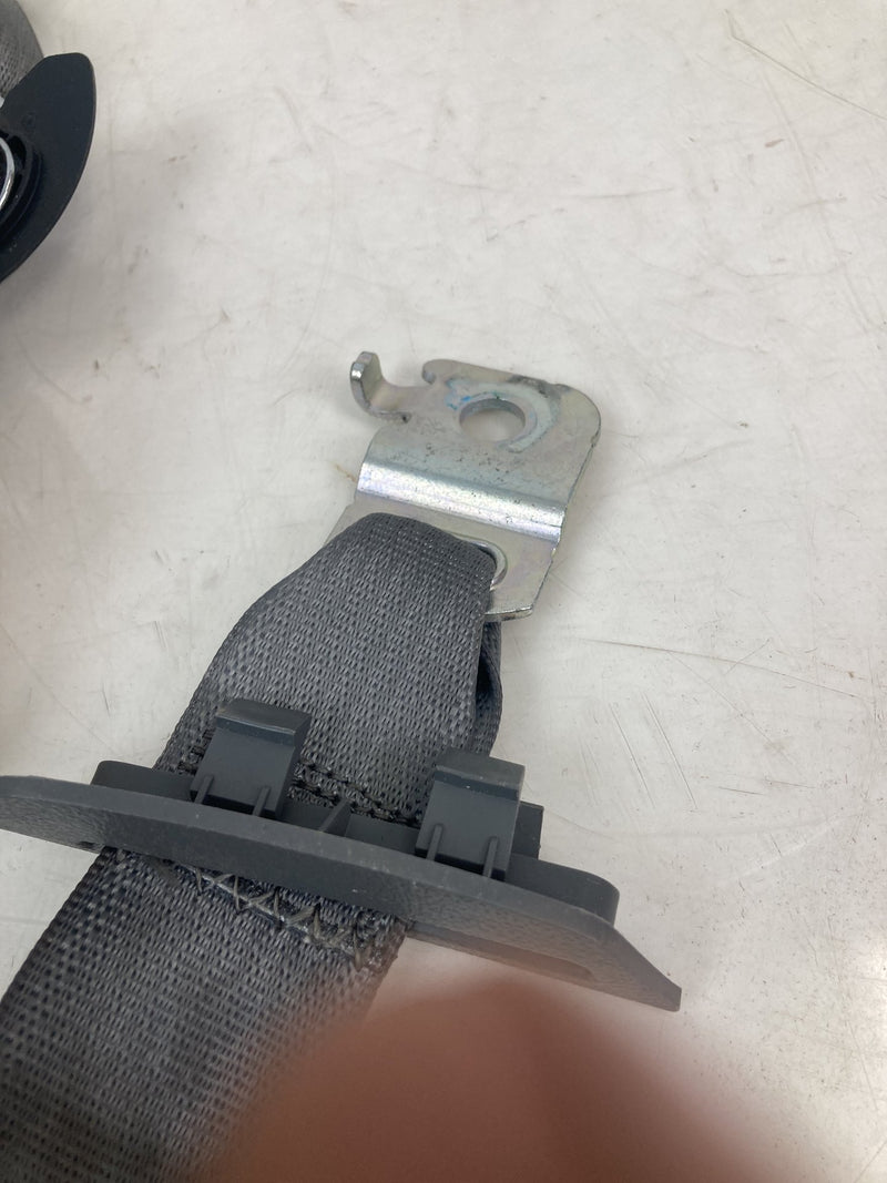 2014-2018 Chevrolet Silverado GMT900 Seat Belt Front Right 84846426 OEM #5617M