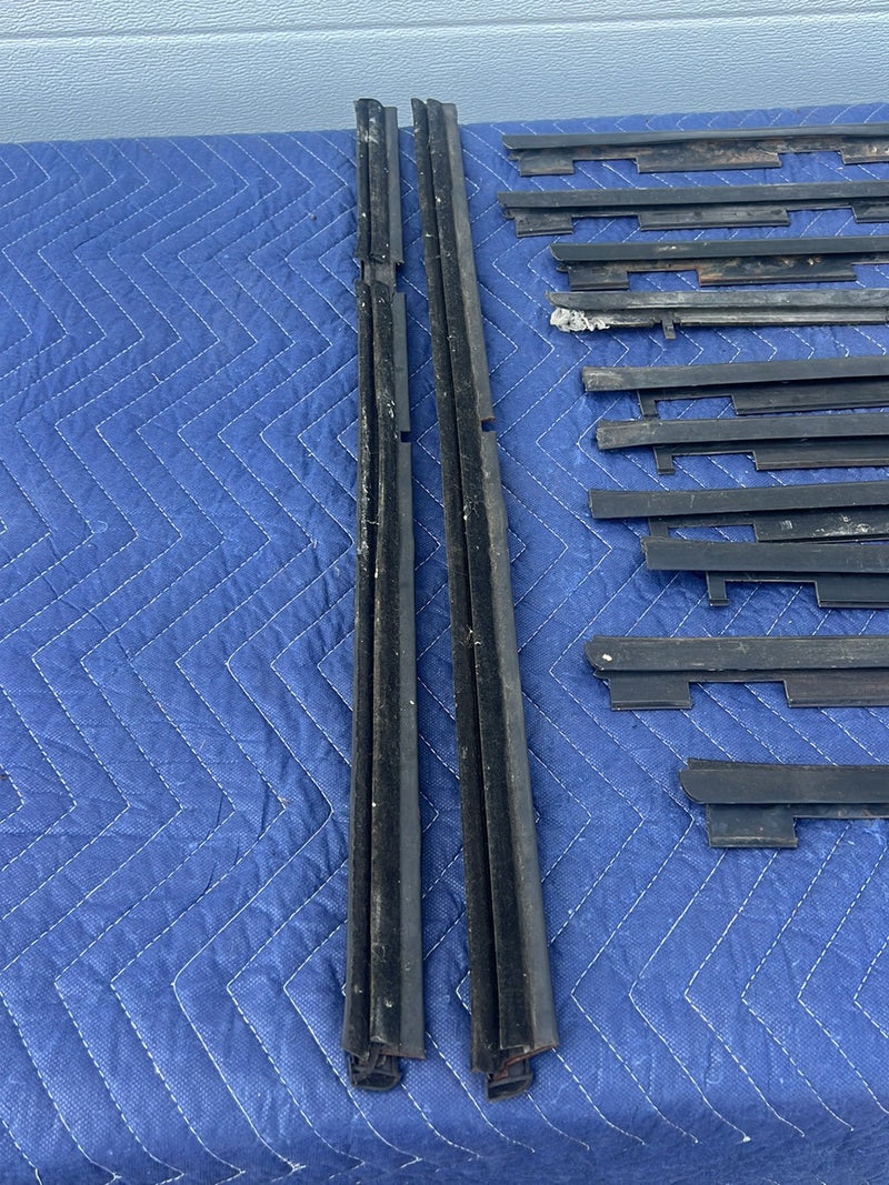 1988-2000 Chevrolet Silverado Left Right Door Window Scraper Edge OEM #5536EM