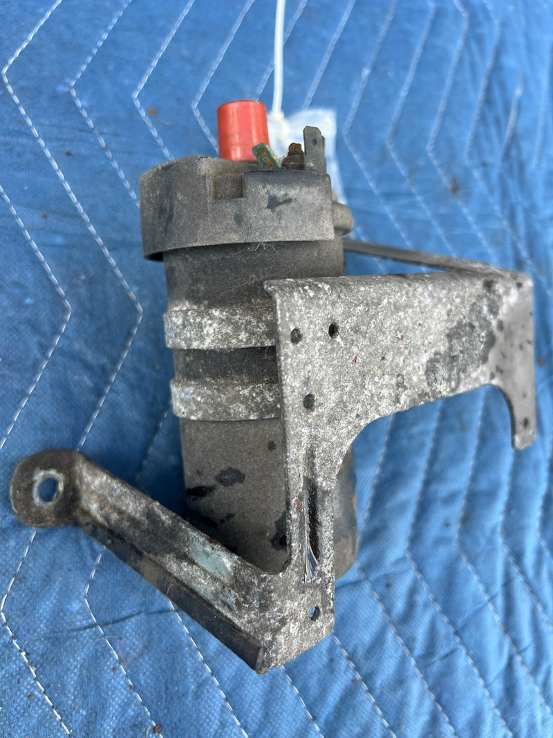 1986-1993 Volvo 240 244 Sedan Bosch Ignition Coil w/ Bracket 2.3L OEM #4225EM