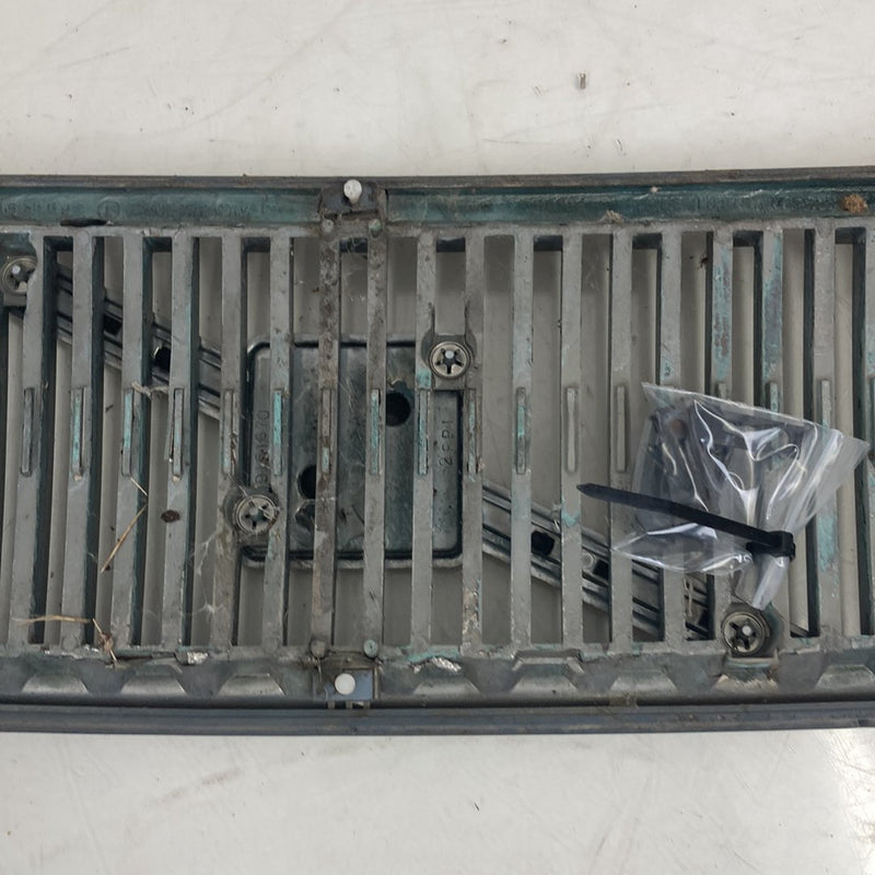 1998-2000 Volvo V70 P80 Grille Assembly Chrome 9151670 9151669 #5208M