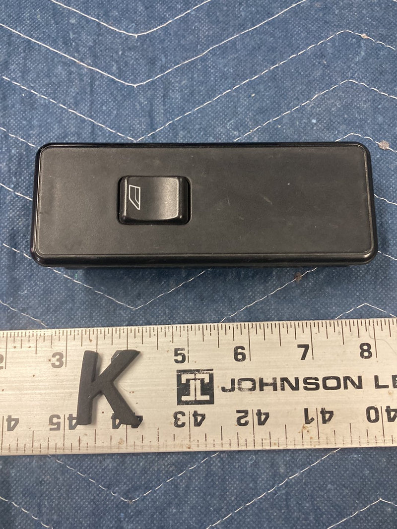 1992-1995 Volvo 940 945 740 Front Passenger Right Door Window Switch OEM #6410EM