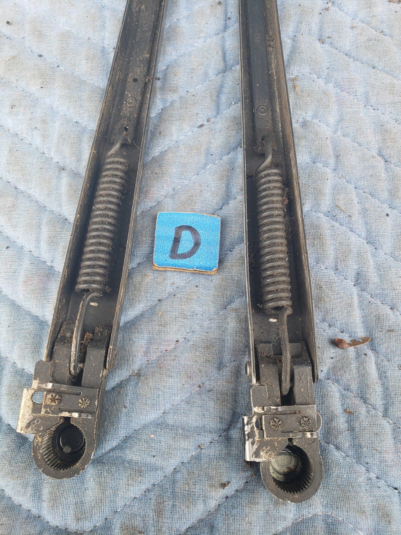 1988-1998 Chevy GMC GM 1500 C/K Right Left Windshield Wiper Arm Pair OEM #1058CN