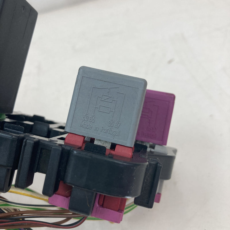 2001-2005 Volkswagen Passat Fuse Relay Box OEM #5533M