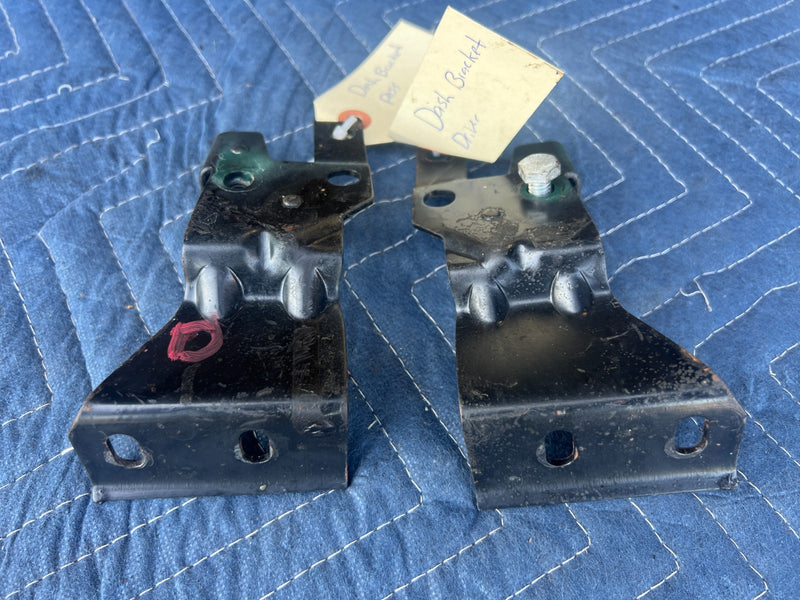 1967-1974 Volvo 140 142 144 145 Front Right & Left Dash Bracket Mount OE #4919EM