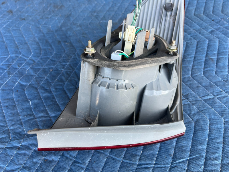 2003-2008 Toyota Corolla Rear Outer RH Passenger Tail Light Assembly OEM #3315EM