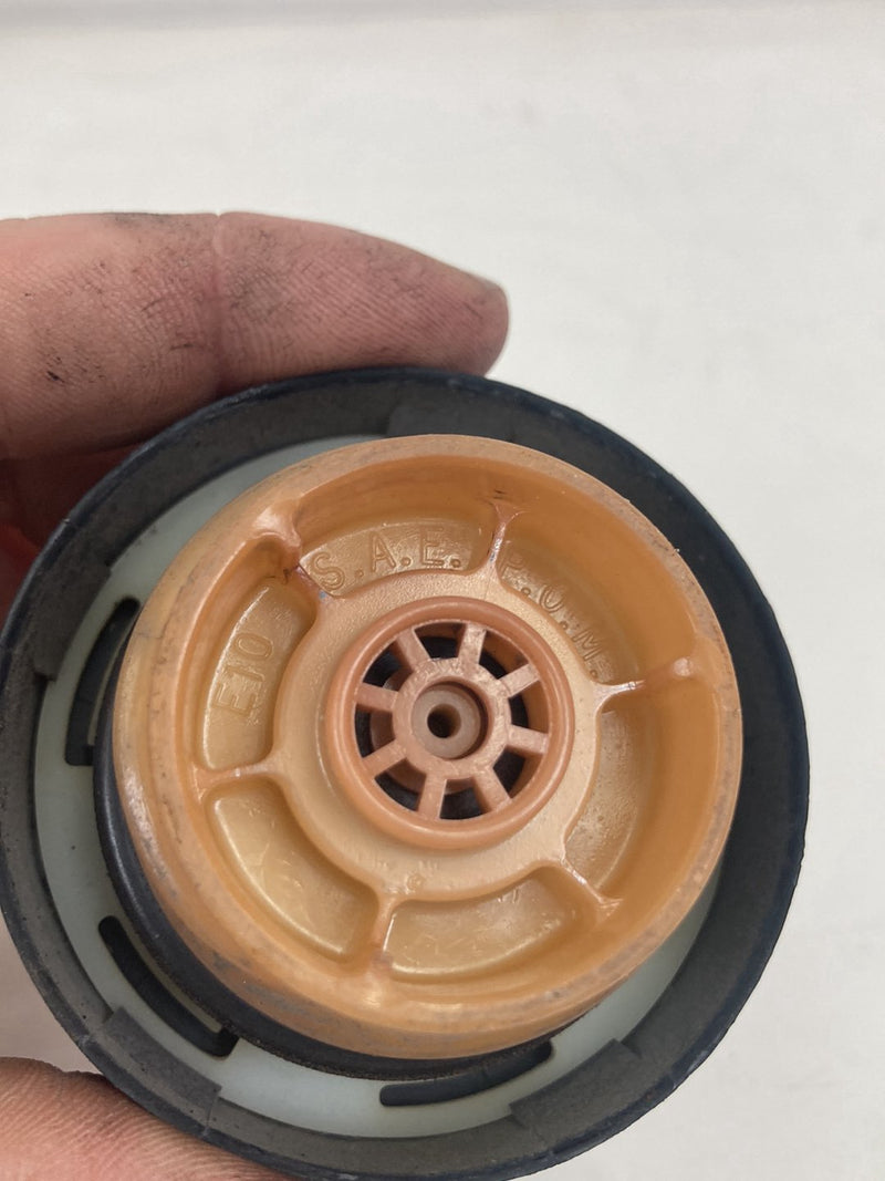 1995-1998 Chevrolet Silverado 2500 GMT400 Fuel Cap 10286302 OEM