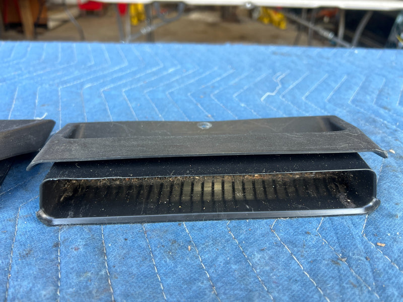 1996-2003 Mercedes W210 E320 Lower Front Seat Air A/C Heat Vent Duct OEM #4702EM